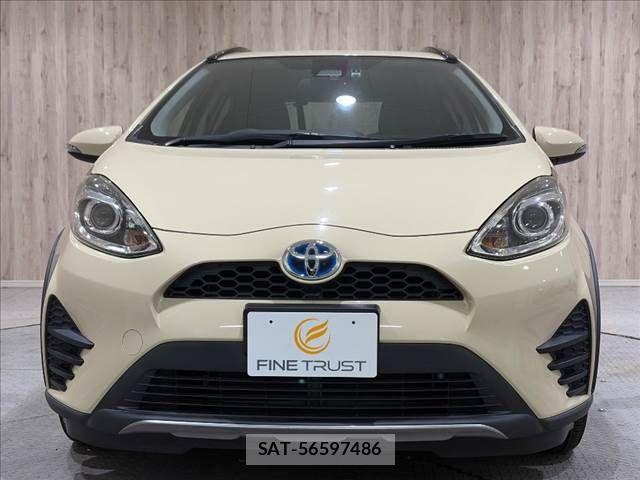 Toyota AQUA 2017-08 8312988-13