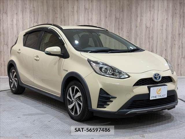 Toyota AQUA 2017-08 8312988-14
