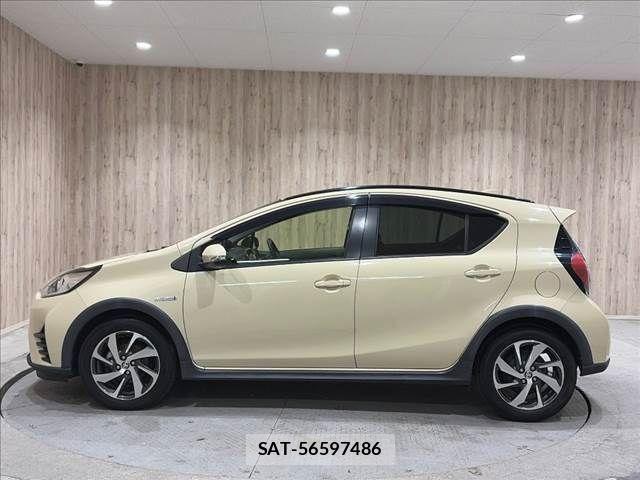 Toyota AQUA 2017-08 8312988-19