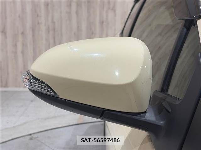 Toyota AQUA 2017-08 8312988-22