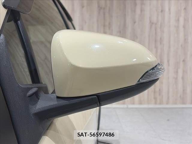 Toyota AQUA 2017-08 8312988-23