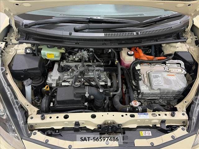 Toyota AQUA 2017-08 8312988-28