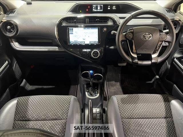 Toyota AQUA 2017-08 8312988-2