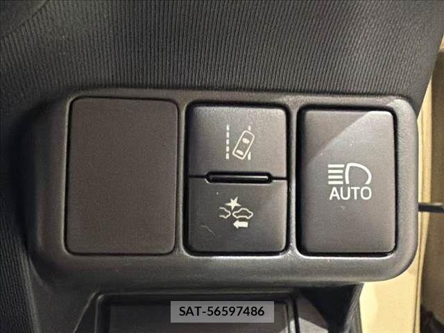 Toyota AQUA 2017-08 8312988-6