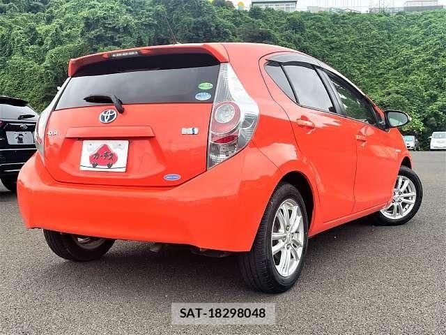 Toyota AQUA 2013-09 8313020-2