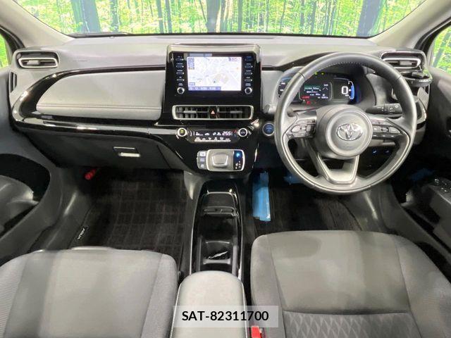 Toyota AQUA 2021-07 8312979-1
