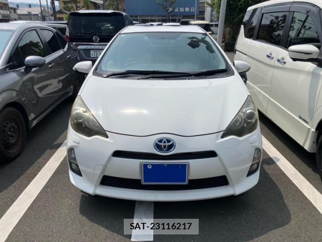 Toyota AQUA 2012-07 8313038-0