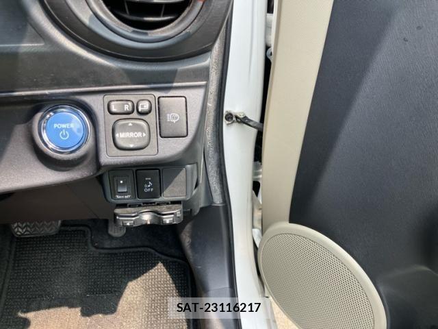 Toyota AQUA 2012-07 8313038-9