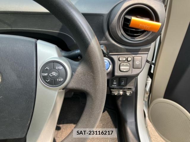 Toyota AQUA 2012-07 8313038-11