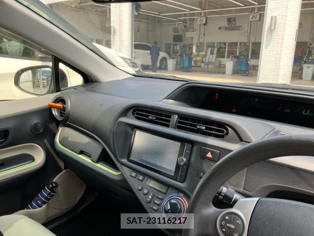 Toyota AQUA 2012-07 8313038-13