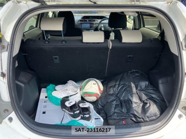 Toyota AQUA 2012-07 8313038-17