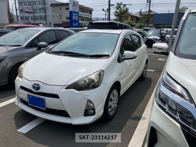 Toyota AQUA 2012-07 8313038-3