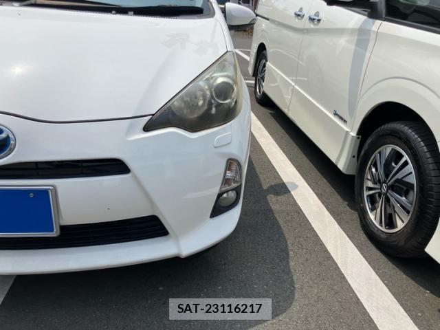 Toyota AQUA 2012-07 8313038-4