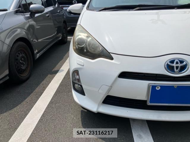 Toyota AQUA 2012-07 8313038-5