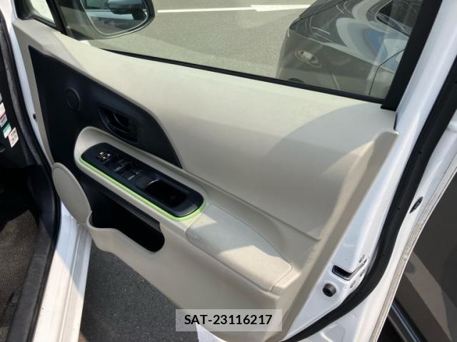 Toyota AQUA 2012-07 8313038-6