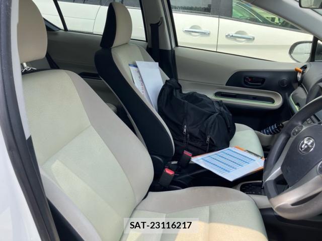 Toyota AQUA 2012-07 8313038-8