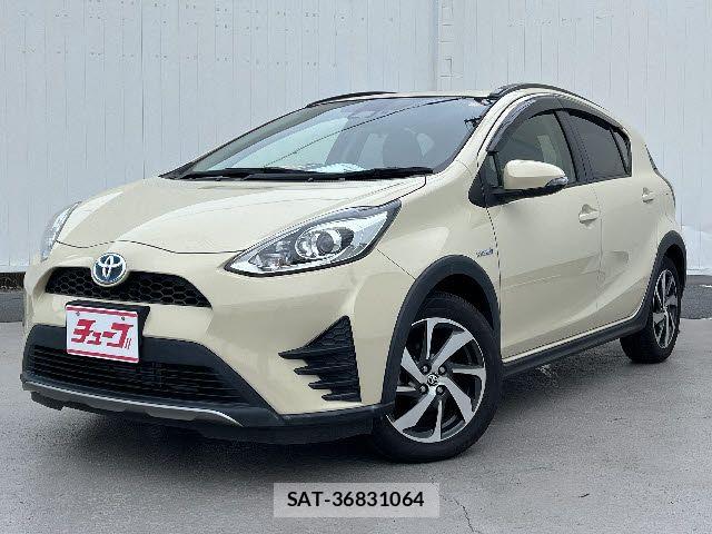 Toyota AQUA 2017-08 8312976-0