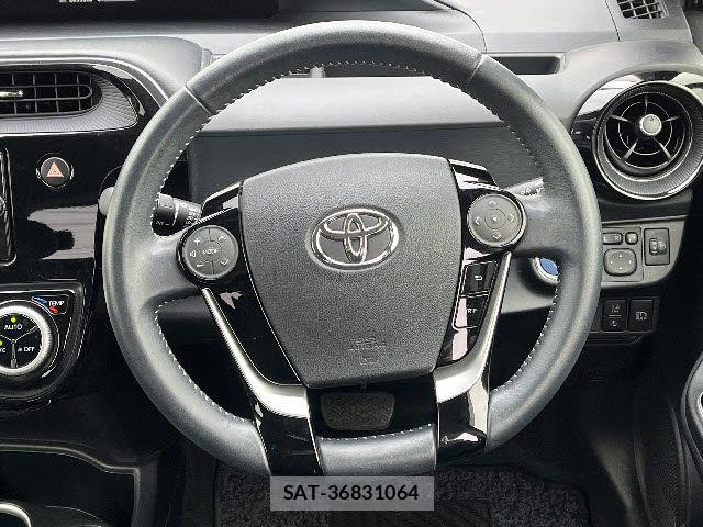 Toyota AQUA 2017-08 8312976-13
