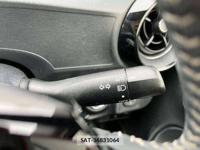 Toyota AQUA 2017-08 8312976-17