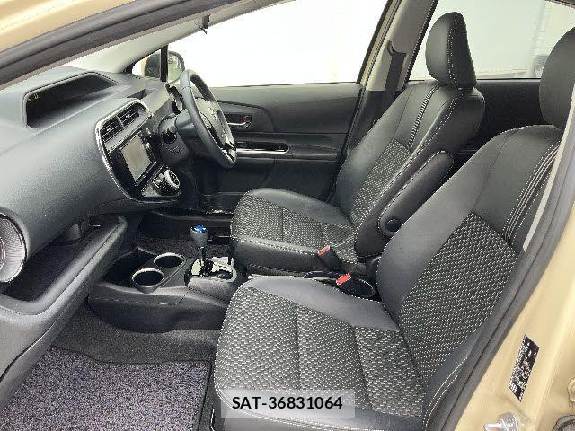 Toyota AQUA 2017-08 8312976-18