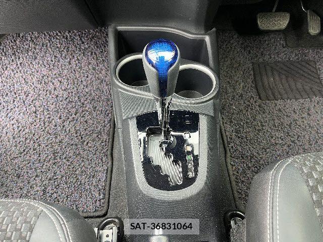 Toyota AQUA 2017-08 8312976-19