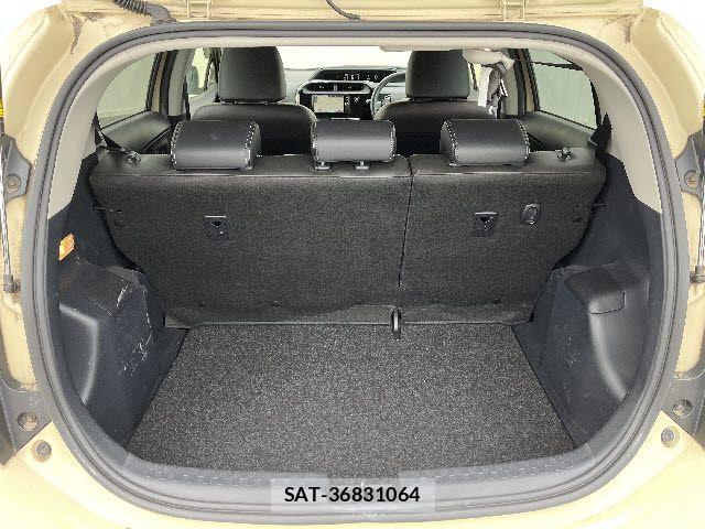 Toyota AQUA 2017-08 8312976-20