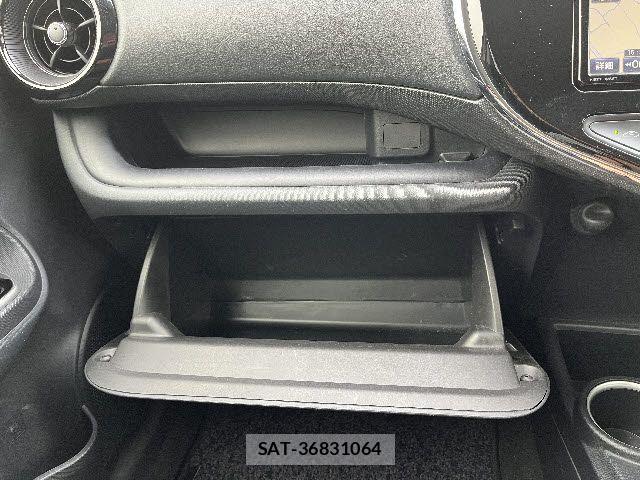 Toyota AQUA 2017-08 8312976-23