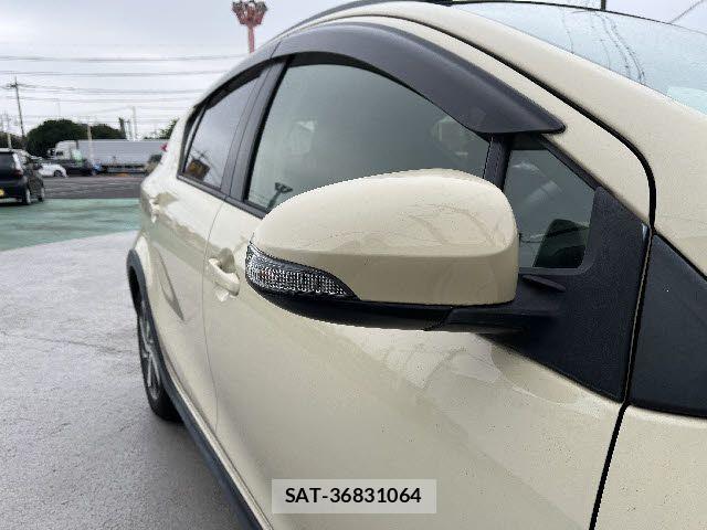 Toyota AQUA 2017-08 8312976-24