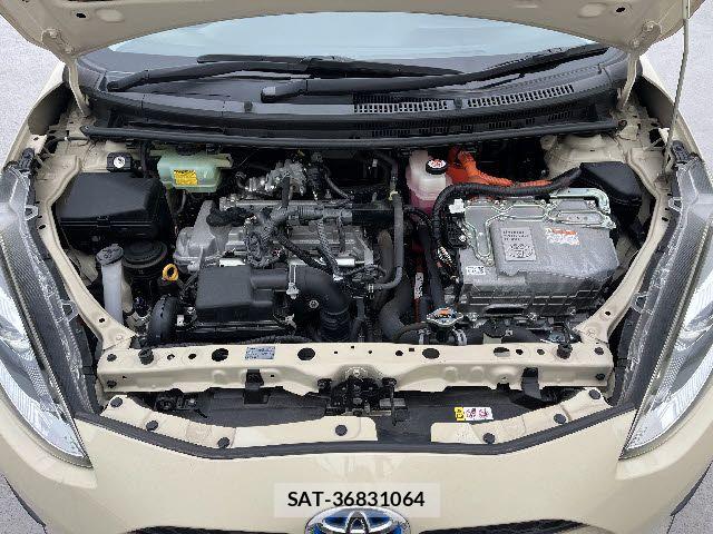 Toyota AQUA 2017-08 8312976-27