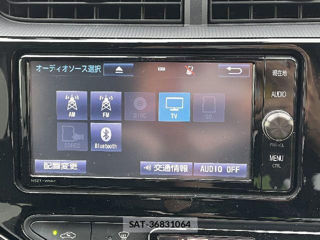 Toyota AQUA 2017-08 8312976-5