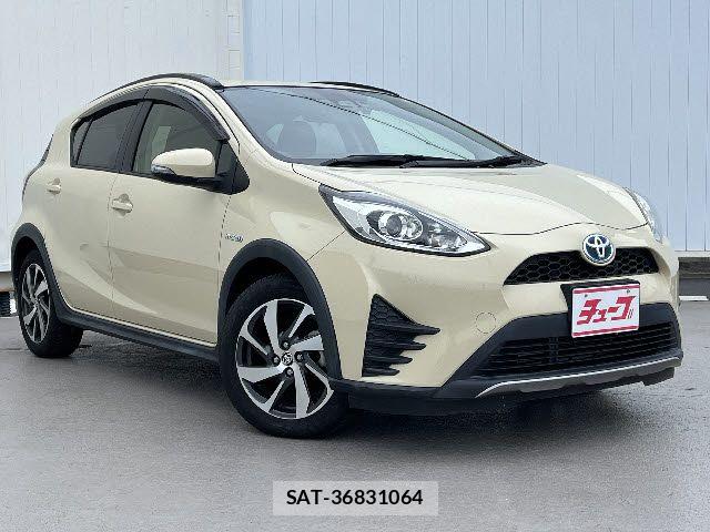Toyota AQUA 2017-08 8312976-6