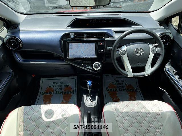 Toyota AQUA 2015-10 8313016-1
