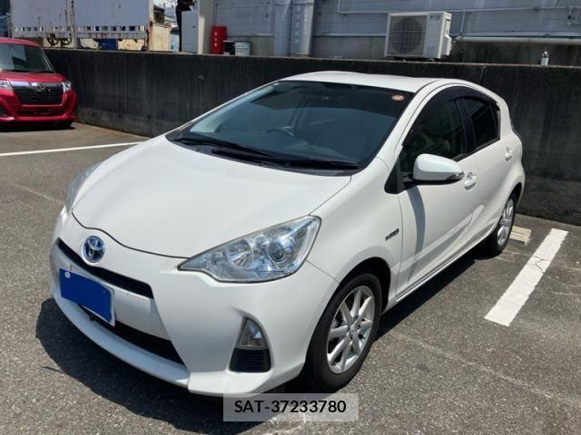 Toyota AQUA 2012-04 8313011-0