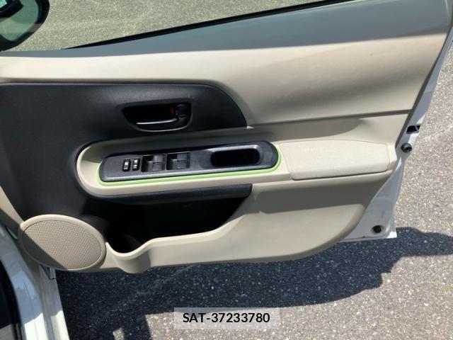 Toyota AQUA 2012-04 8313011-9