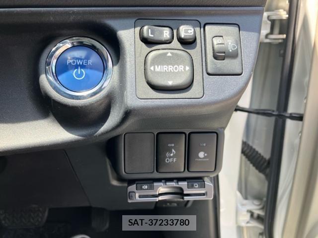 Toyota AQUA 2012-04 8313011-13