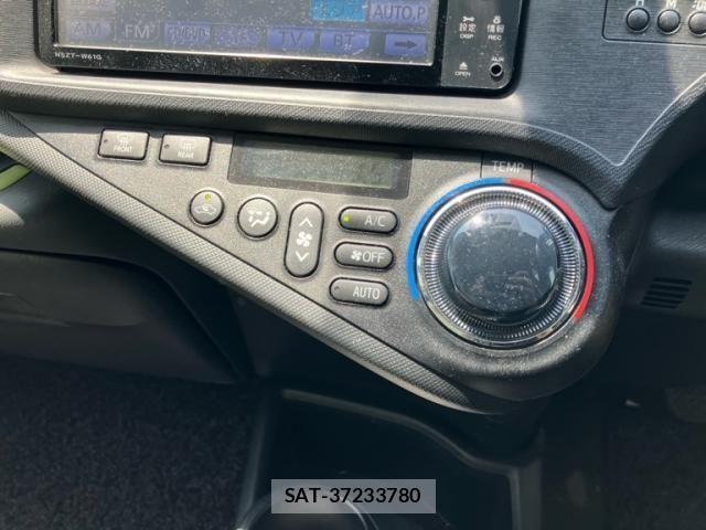 Toyota AQUA 2012-04 8313011-14