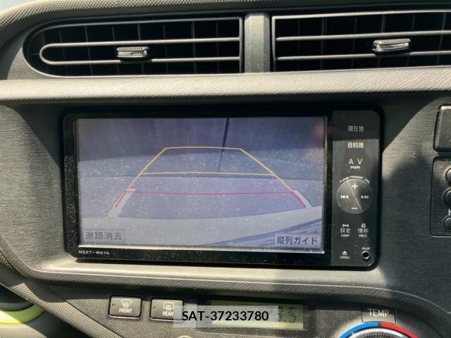 Toyota AQUA 2012-04 8313011-18