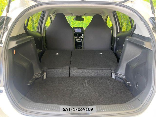 Toyota AQUA 2023-07 8312952-10