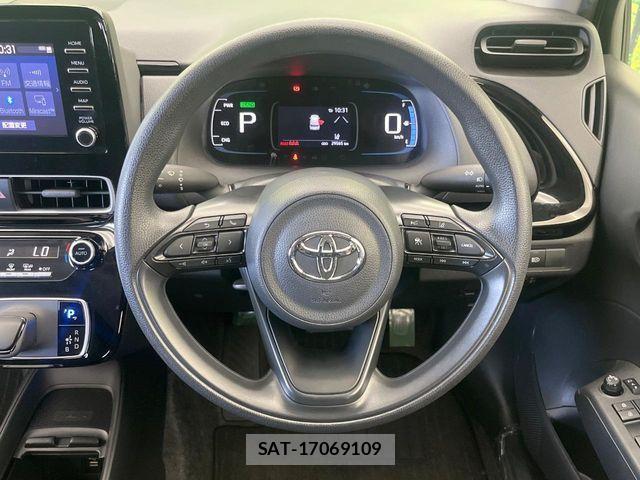 Toyota AQUA 2023-07 8312952-11
