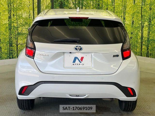 Toyota AQUA 2023-07 8312952-15