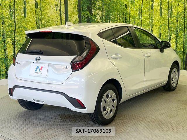 Toyota AQUA 2023-07 8312952-17