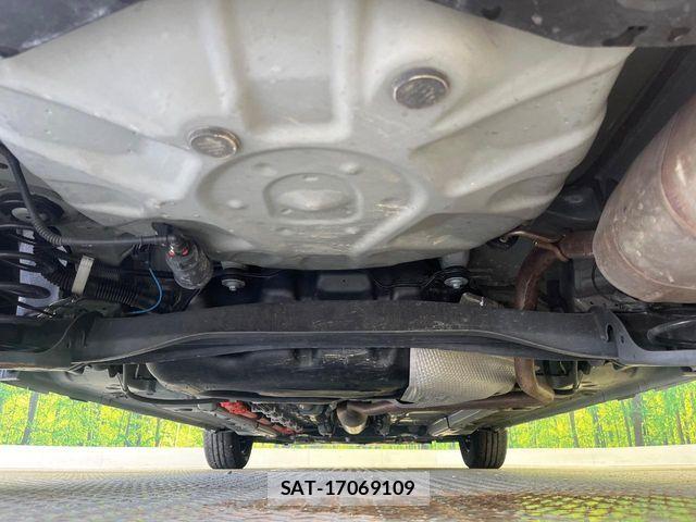 Toyota AQUA 2023-07 8312952-19