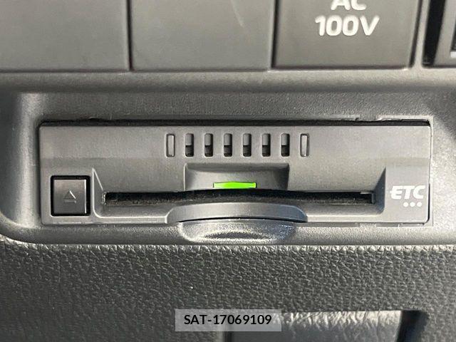 Toyota AQUA 2023-07 8312952-7