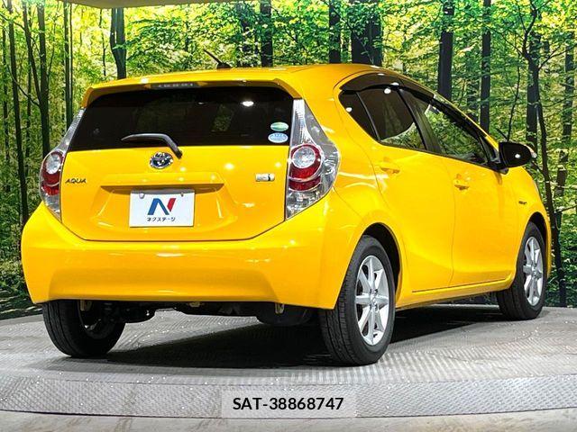Toyota AQUA 2012-07 8313001-16