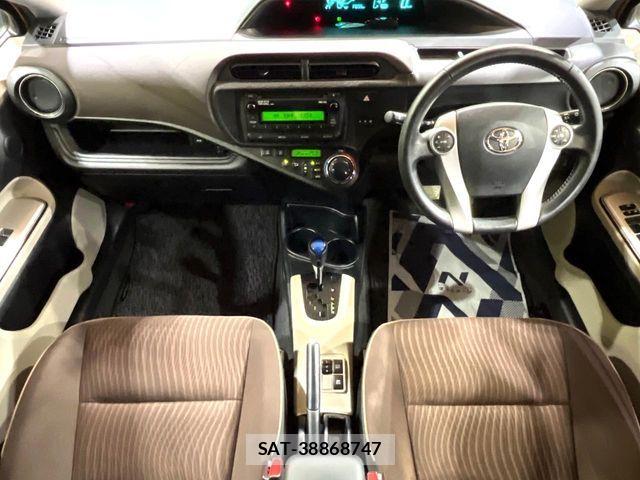 Toyota AQUA 2012-07 8313001-1
