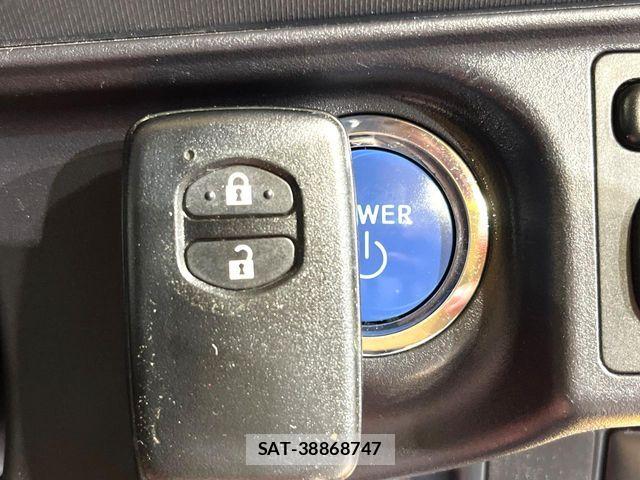 Toyota AQUA 2012-07 8313001-2