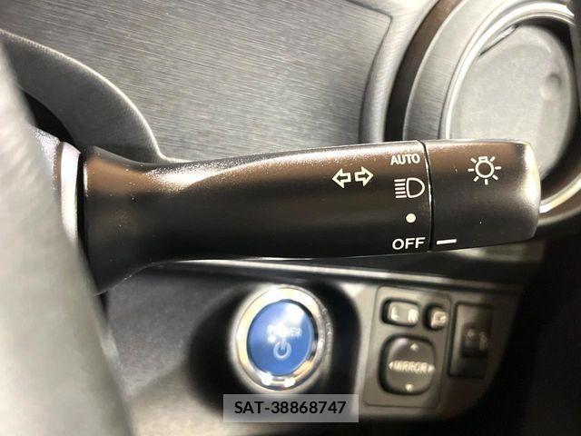 Toyota AQUA 2012-07 8313001-7