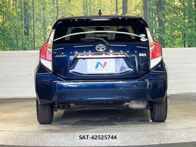 Toyota AQUA 2017-04 8334813-14
