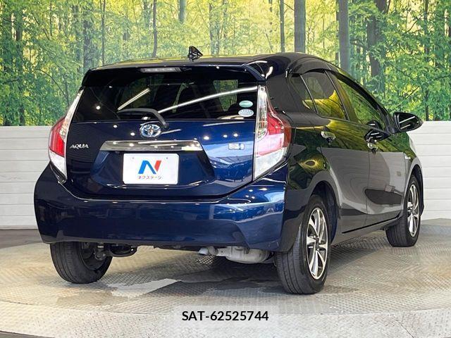 Toyota AQUA 2017-04 8334813-16
