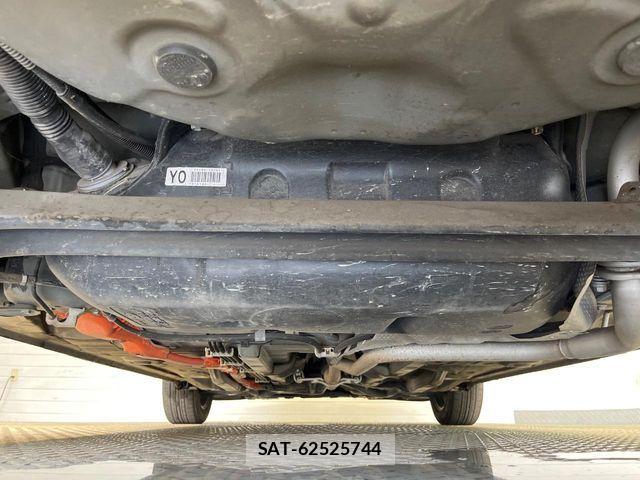 Toyota AQUA 2017-04 8334813-18